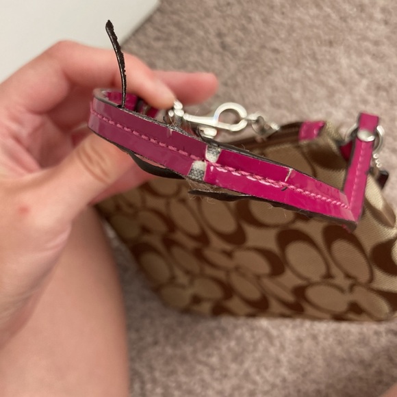 Coach Classic Pattern with Pink Accent Wristlet - Picture 8 of 8